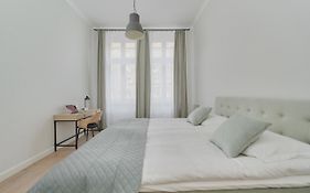 Piłsudskiego Stylish Apartment by Noclegi Renters